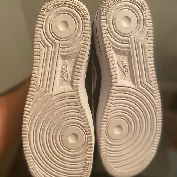 Black and white air forces - Picture 4 of 5